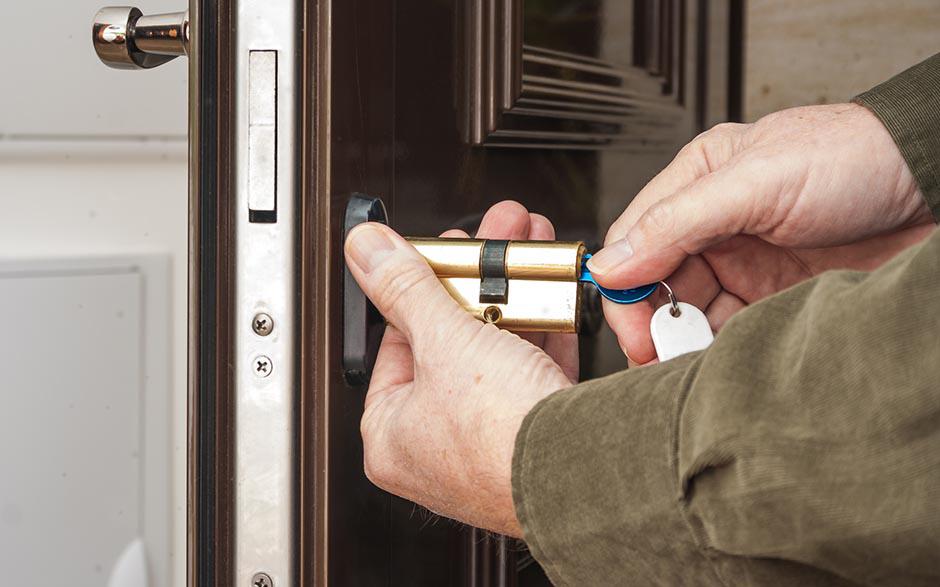 comment changer une serrure de porte Longpont-sur-Orge